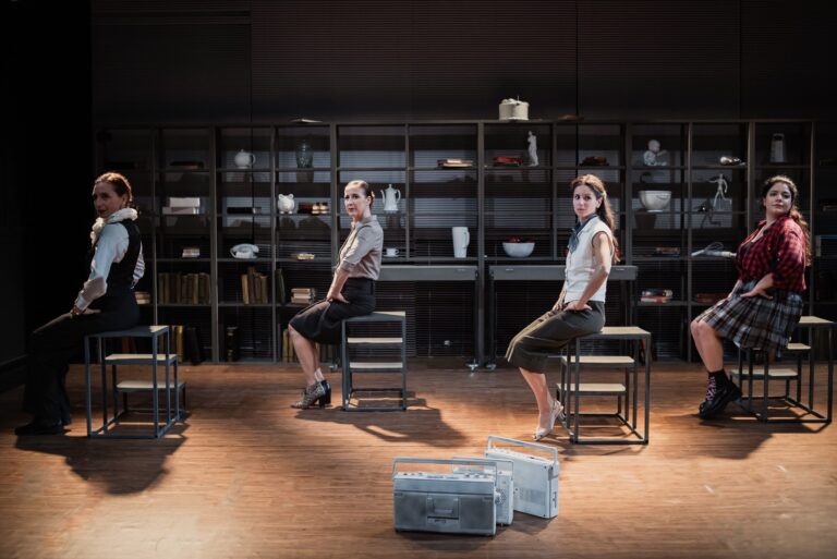 ΤΟ ΔΙΚΟ ΤΗΣ ΔΩΜΑΤΙΟ